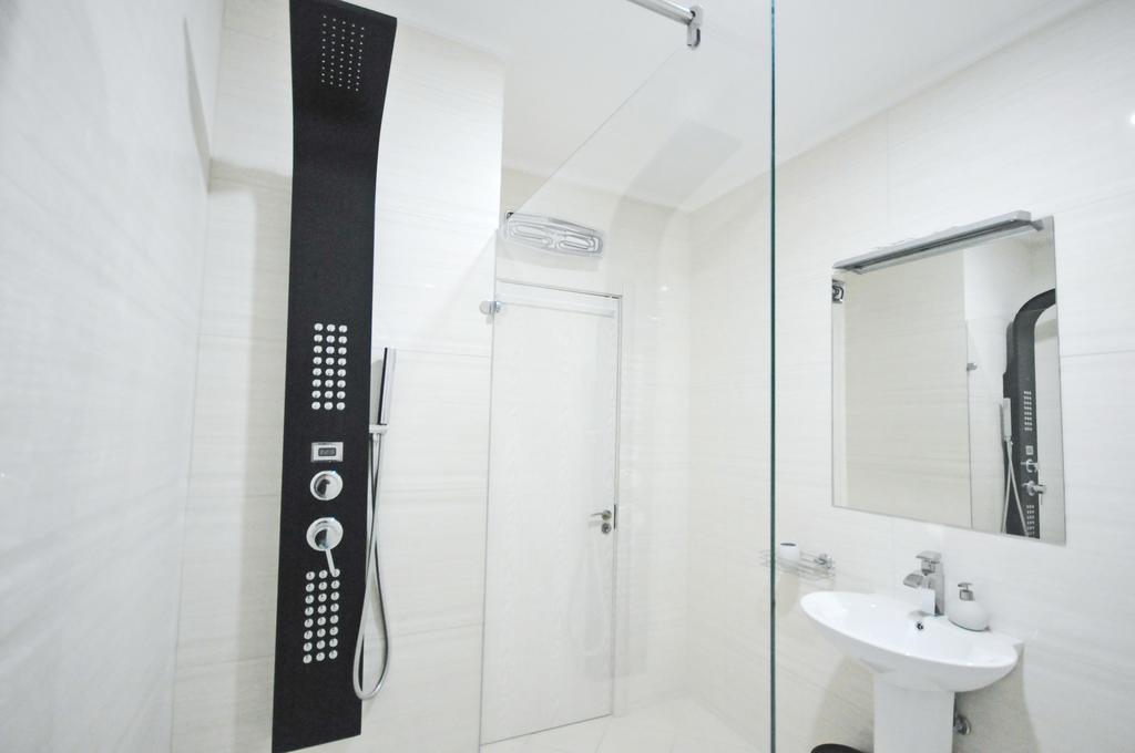 Sea Breeze Lux Apartments Budva Exterior photo