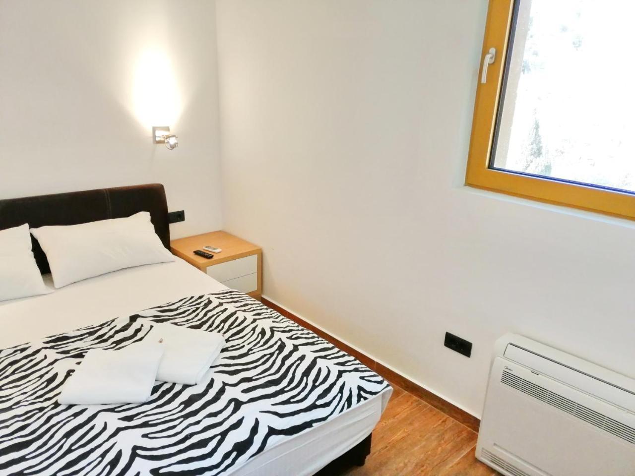 Sea Breeze Lux Apartments Budva Exterior photo