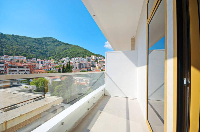 Sea Breeze Lux Apartments Budva Exterior photo